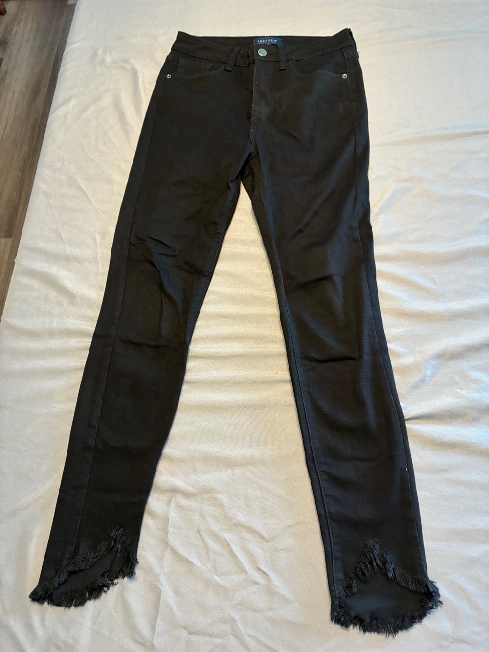 Just USA Black Frayed-Hem Skinny Jeans